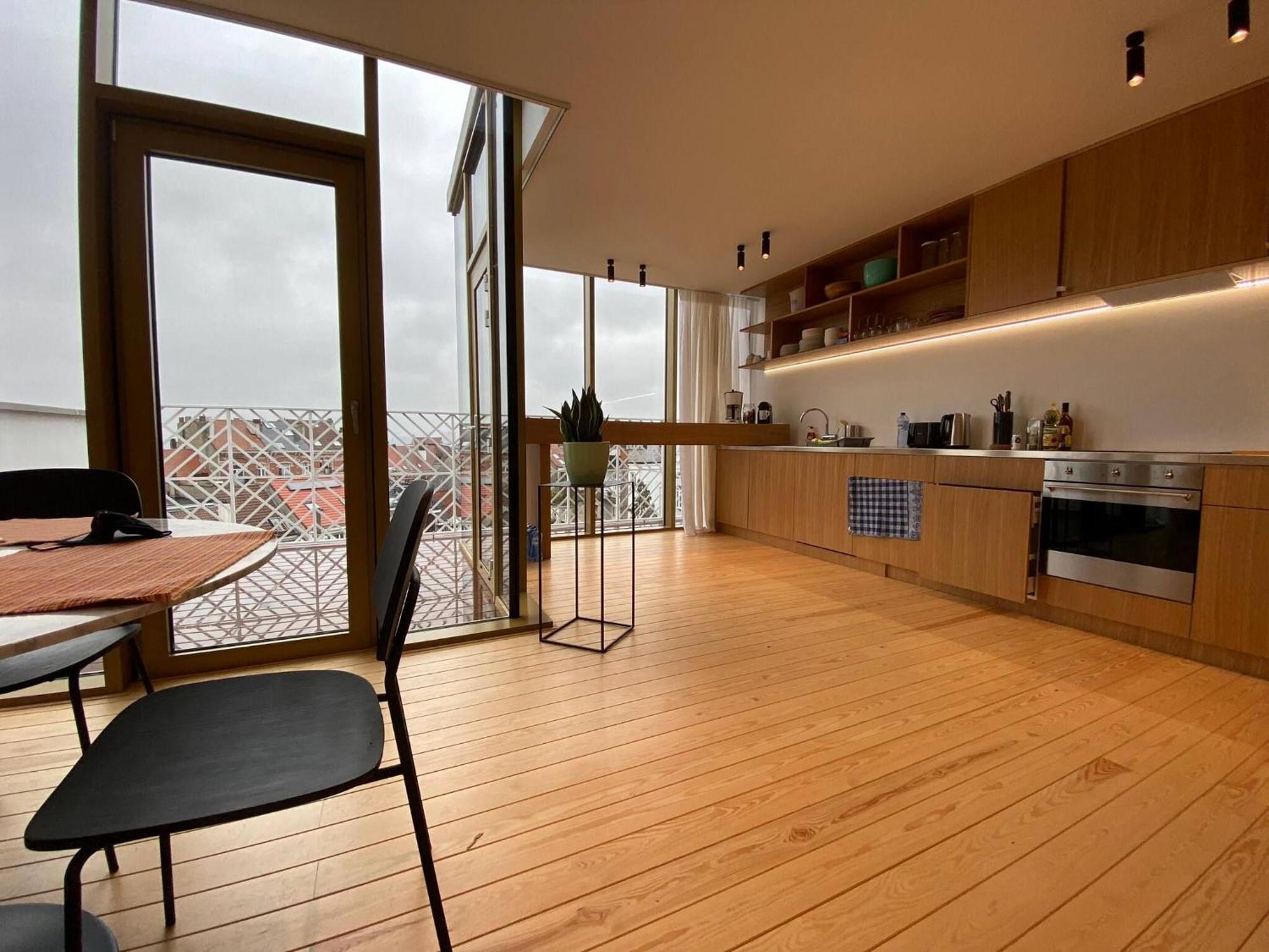 Top Floor New Duplex Stunning View In Trendy St Gilles — Photos 2