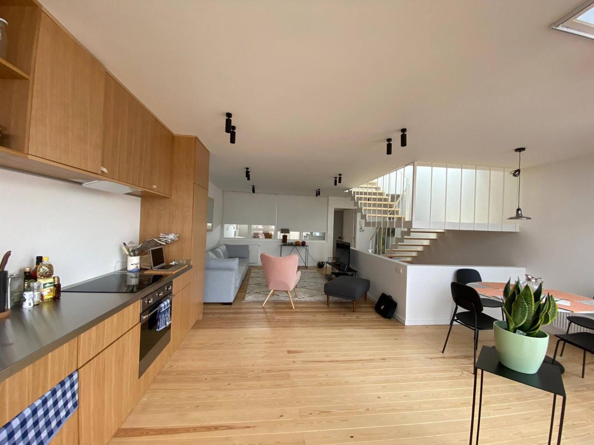 Top Floor New Duplex Stunning View In Trendy St Gilles — Photos 3